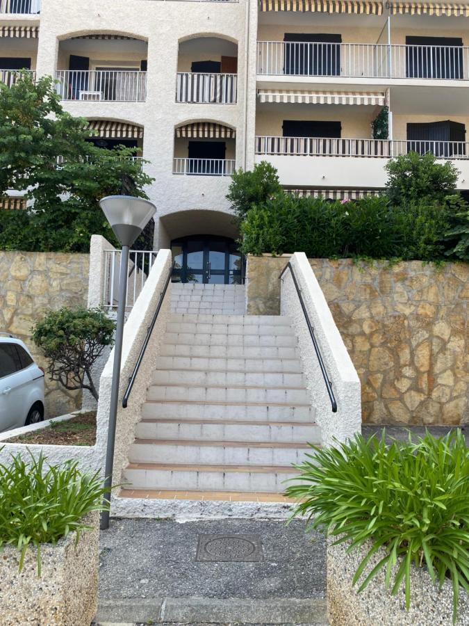 Little Garden Apartment Saint-Cyr-sur-Mer Luaran gambar